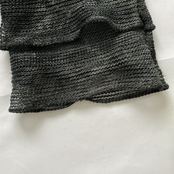 Gorgeous Ruffled Hook & Eye Closure Long Sleeve Cardigan in Gray & Black Sz Lg - Picture 3 of 5